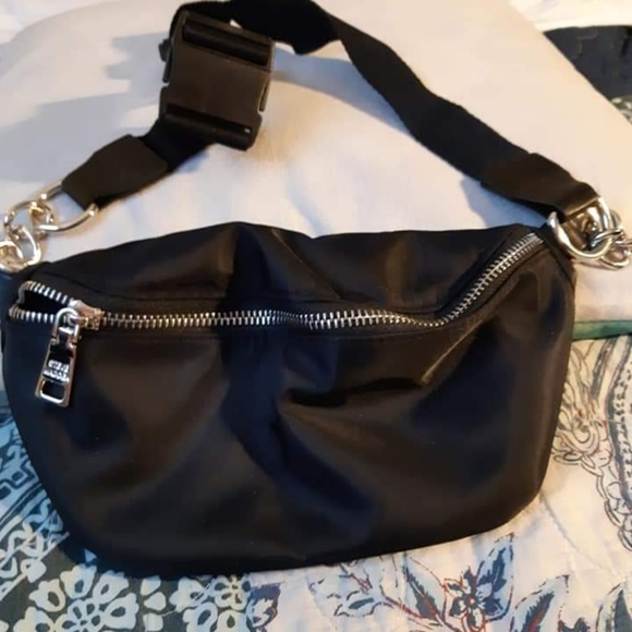 Steve Madden Handbags - Steve Madden Fanny pack